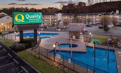Quality Inn & Suites at Dollywood Lane