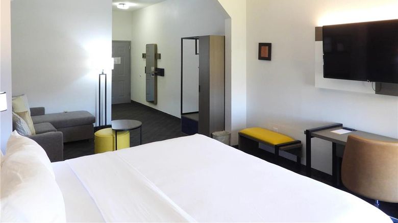 <b>Comfort Suites Room</b>. Images powered by <a href="https://iceportal.shijigroup.com/" title="IcePortal" target="_blank">IcePortal</a>.