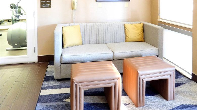 <b>Comfort Suites Lobby</b>. Images powered by <a href="https://iceportal.shijigroup.com/" title="IcePortal" target="_blank">IcePortal</a>.