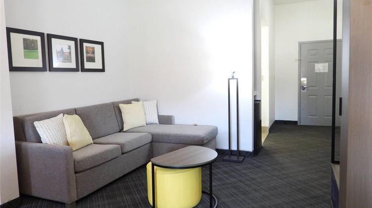 Comfort Suites Suite