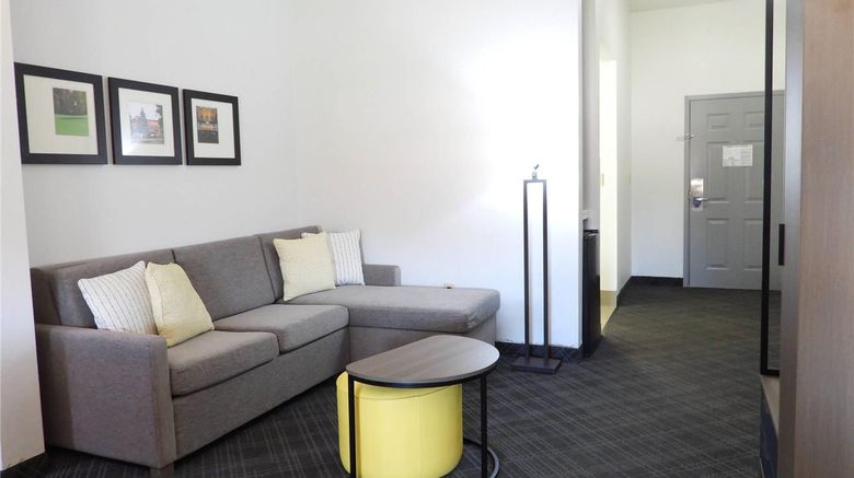 <b>Comfort Suites Suite</b>. Images powered by <a href="https://iceportal.shijigroup.com/" title="IcePortal" target="_blank">IcePortal</a>.