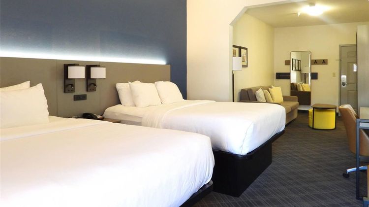 Comfort Suites Room