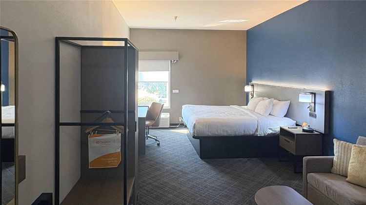Comfort Suites Room