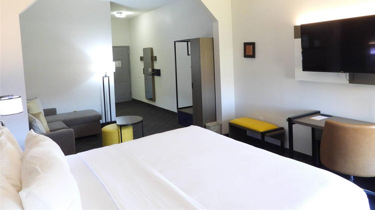 Comfort Suites Suite
