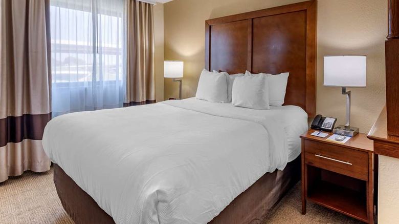 <b>Comfort Inn Suite</b>. Images powered by <a href="https://iceportal.shijigroup.com/" title="IcePortal" target="_blank">IcePortal</a>.