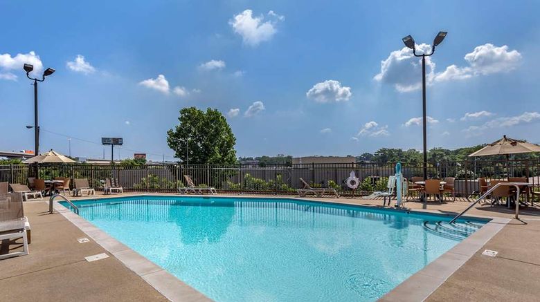 <b>Comfort Inn Pool</b>. Images powered by <a href="https://iceportal.shijigroup.com/" title="IcePortal" target="_blank">IcePortal</a>.