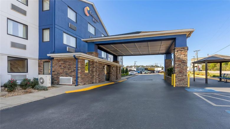 <b>Comfort Inn Exterior</b>. Images powered by <a href="https://iceportal.shijigroup.com/" title="IcePortal" target="_blank">IcePortal</a>.