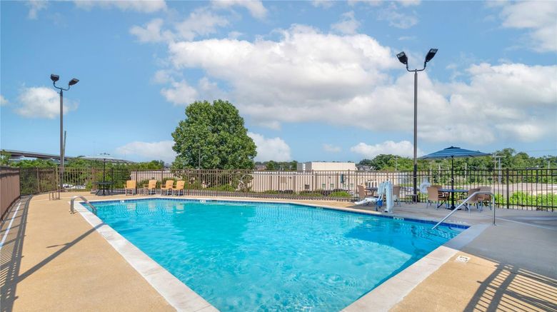 <b>Comfort Inn Pool</b>. Images powered by <a href="https://iceportal.shijigroup.com/" title="IcePortal" target="_blank">IcePortal</a>.