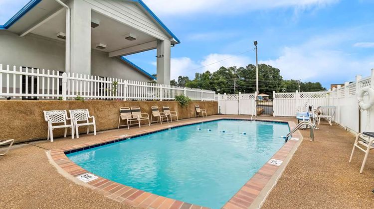Rodeway Inn Lexington West Pool
