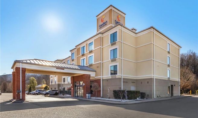Comfort Inn & Suites Exterior
