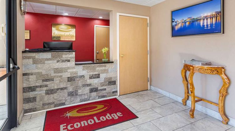 Econo Lodge Lookout Mountain Lobby