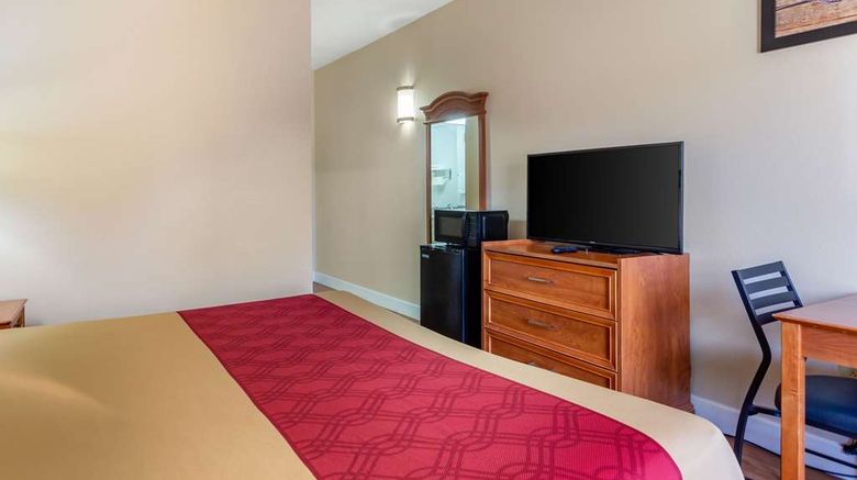<b>Econo Lodge Lookout Mountain Room</b>. Images powered by <a href="https://iceportal.shijigroup.com/" title="IcePortal" target="_blank">IcePortal</a>.