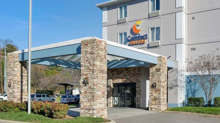 Comfort Suites Airport Exterior