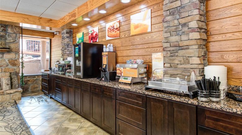 <b>Quality Inn Creekside Restaurant</b>. Images powered by <a href="https://iceportal.shijigroup.com/" title="IcePortal" target="_blank">IcePortal</a>.