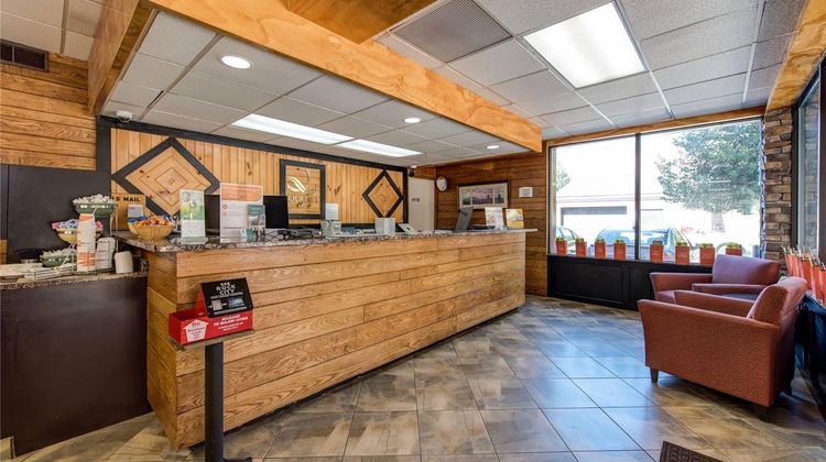 Quality Inn Creekside Lobby