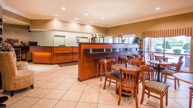 <b>Quality Inn & Suites Restaurant</b>. Images powered by <a href="https://iceportal.shijigroup.com/" title="IcePortal" target="_blank">IcePortal</a>.