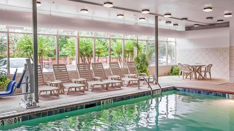 Quality Inn & Suites Pool