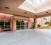 Quality Inn & Suites Exterior
