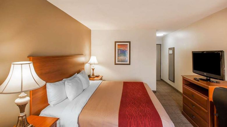 <b>Quality Inn & Suites Room</b>. Images powered by <a href="https://iceportal.shijigroup.com/" title="IcePortal" target="_blank">IcePortal</a>.