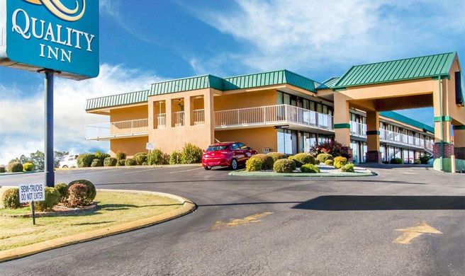 Quality Inn Exterior