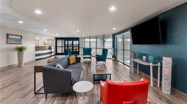 <b>Comfort Suites Knoxville West Lobby</b>. Images powered by <a href="https://iceportal.shijigroup.com/" title="IcePortal" target="_blank">IcePortal</a>.