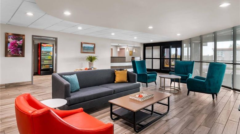 <b>Comfort Suites Knoxville West Lobby</b>. Images powered by <a href="https://iceportal.shijigroup.com/" title="IcePortal" target="_blank">IcePortal</a>.
