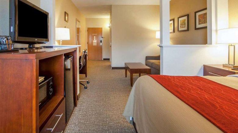 <b>Comfort Inn Suite</b>. Images powered by <a href="https://iceportal.shijigroup.com/" title="IcePortal" target="_blank">IcePortal</a>.