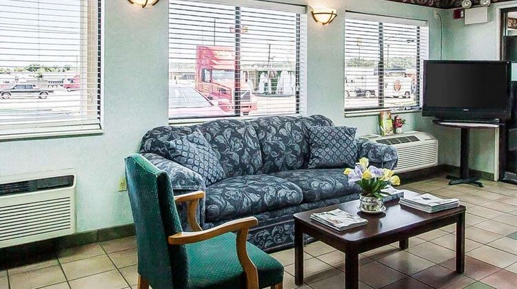Econo Lodge Inn & Suites Southeast Lobby