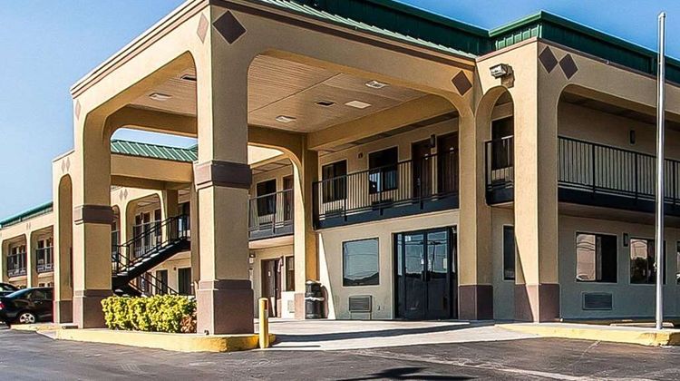 Econo Lodge Inn & Suites Southeast Exterior