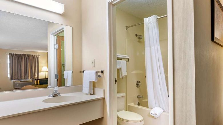 <b>Econo Lodge Inn & Suites Southeast Room</b>. Images powered by <a href="https://iceportal.shijigroup.com/" title="IcePortal" target="_blank">IcePortal</a>.