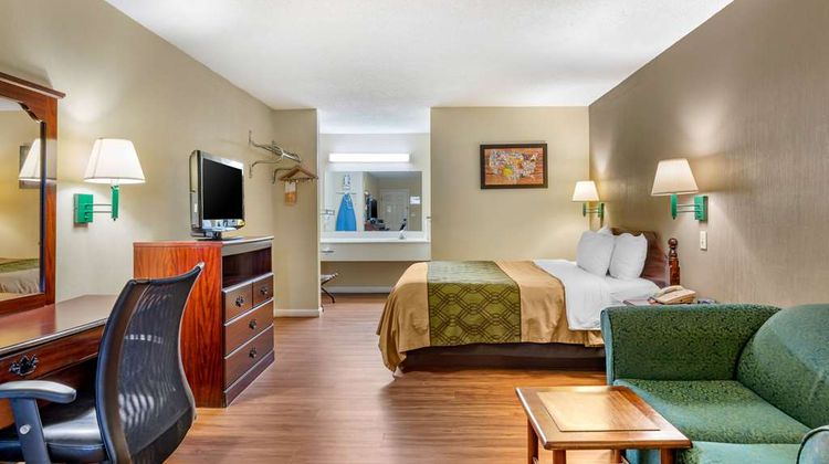 Econo Lodge Inn & Suites Southeast Room