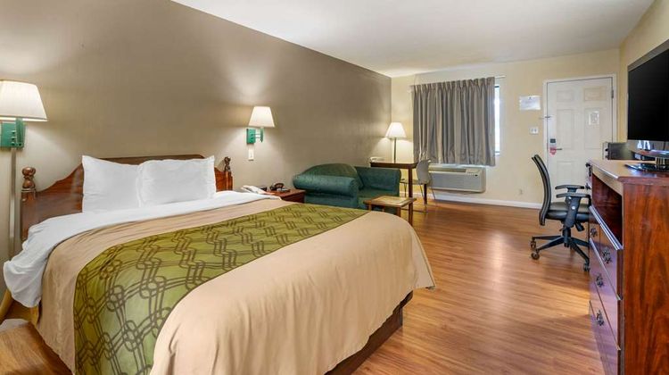 Econo Lodge Inn & Suites Southeast Room