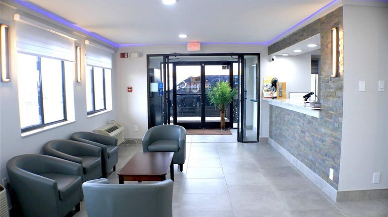 <b>Econo Lodge Inn & Suites Southeast Lobby</b>. Images powered by <a href="https://iceportal.shijigroup.com/" title="IcePortal" target="_blank">IcePortal</a>.