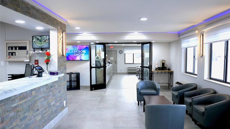 Econo Lodge Inn & Suites Southeast Lobby