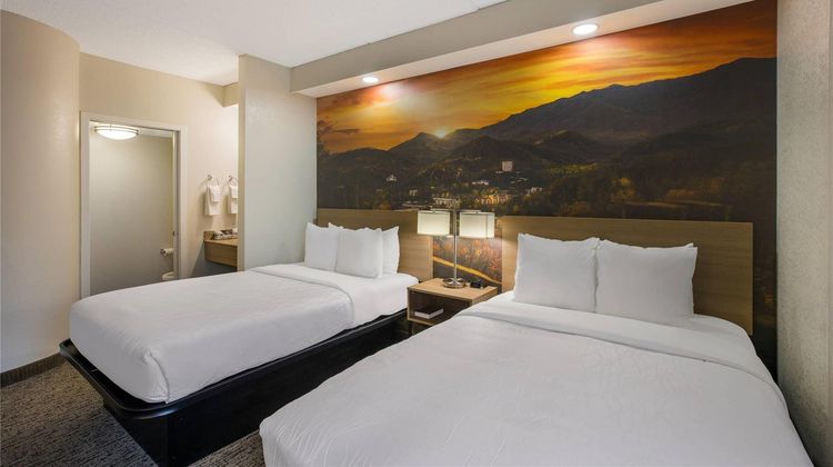 Clarion Pointe Sevierville Pigeon Forge Room