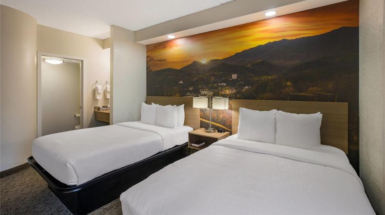 Clarion Pointe Sevierville Pigeon Forge Room
