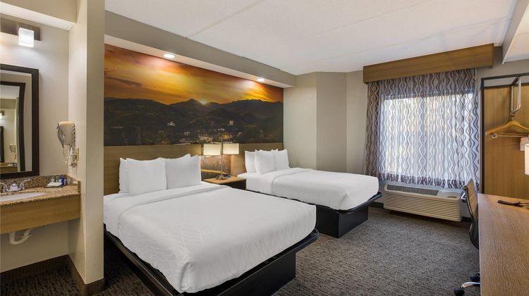 Clarion Pointe Sevierville Pigeon Forge Room