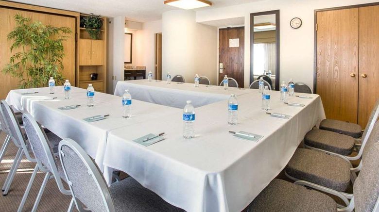 <b>Sleep Inn Meeting</b>. Images powered by <a href="https://iceportal.shijigroup.com/" title="IcePortal" target="_blank">IcePortal</a>.