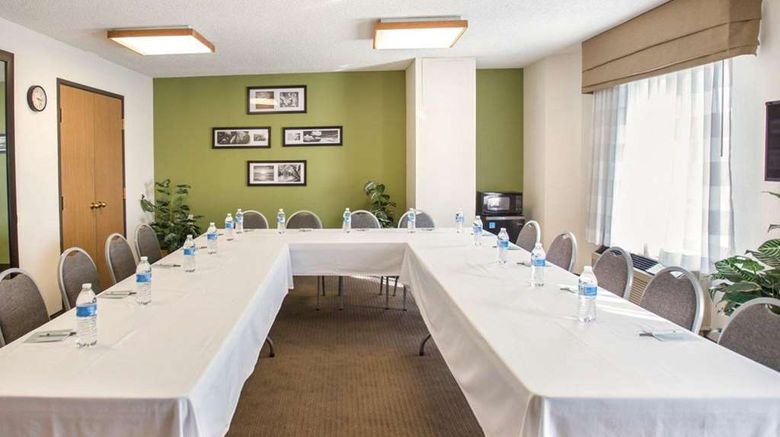 <b>Sleep Inn Meeting</b>. Images powered by <a href="https://iceportal.shijigroup.com/" title="IcePortal" target="_blank">IcePortal</a>.