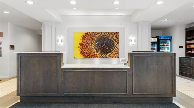 <b>Best Western Plus New Richmond Inn/Stes Lobby</b>. Images powered by <a href="https://iceportal.shijigroup.com/" title="IcePortal" target="_blank">IcePortal</a>.