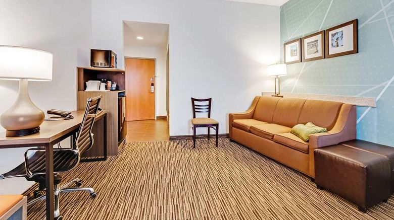 <b>Comfort Suites Murfreesboro Shopping District Suite</b>. Images powered by <a href="https://iceportal.shijigroup.com/" title="IcePortal" target="_blank">IcePortal</a>.