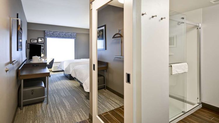 Hampton Inn Livonia Detroit Room