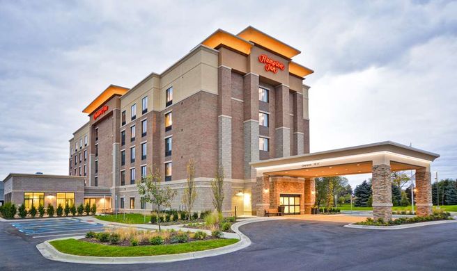 Hampton Inn Livonia Detroit Exterior