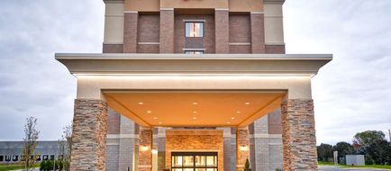 Hampton Inn Livonia Detroit Exterior