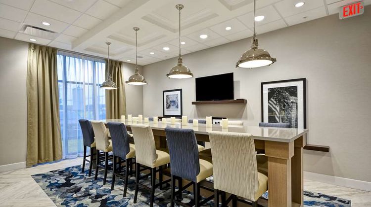 Hampton Inn Livonia Detroit Lobby