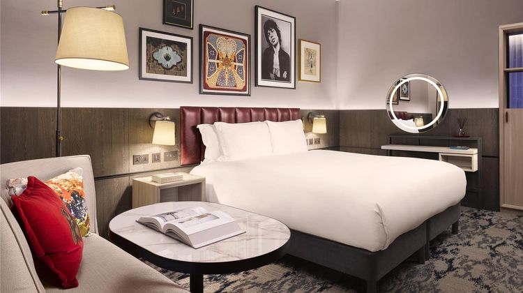 The Trafalgar St. James London Room