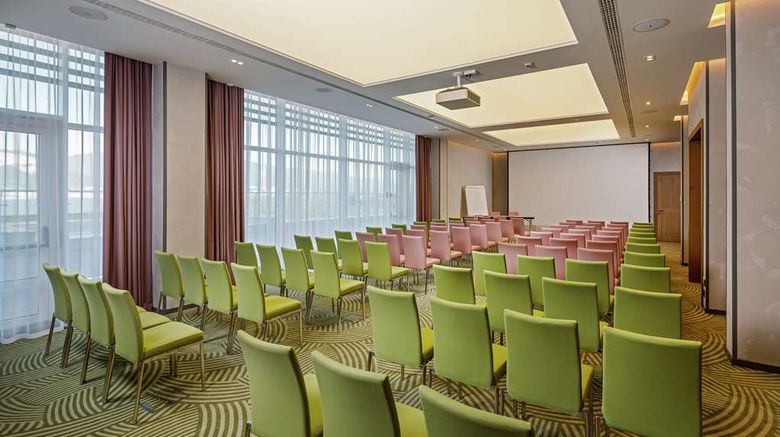 <b>Hilton Garden Inn Novorossiysk Meeting</b>. Images powered by <a href="https://iceportal.shijigroup.com/" title="IcePortal" target="_blank">IcePortal</a>.