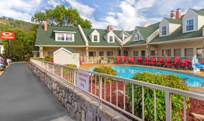 Econo Lodge Inn & Suites Exterior