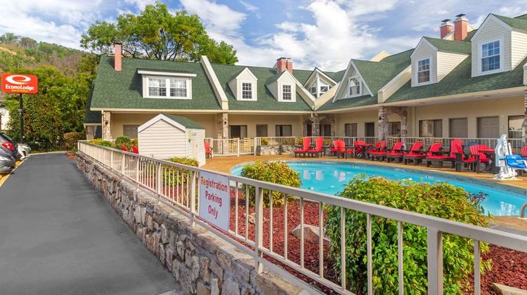 Econo Lodge Inn & Suites Exterior