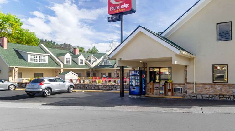 Econo Lodge Inn & Suites Exterior